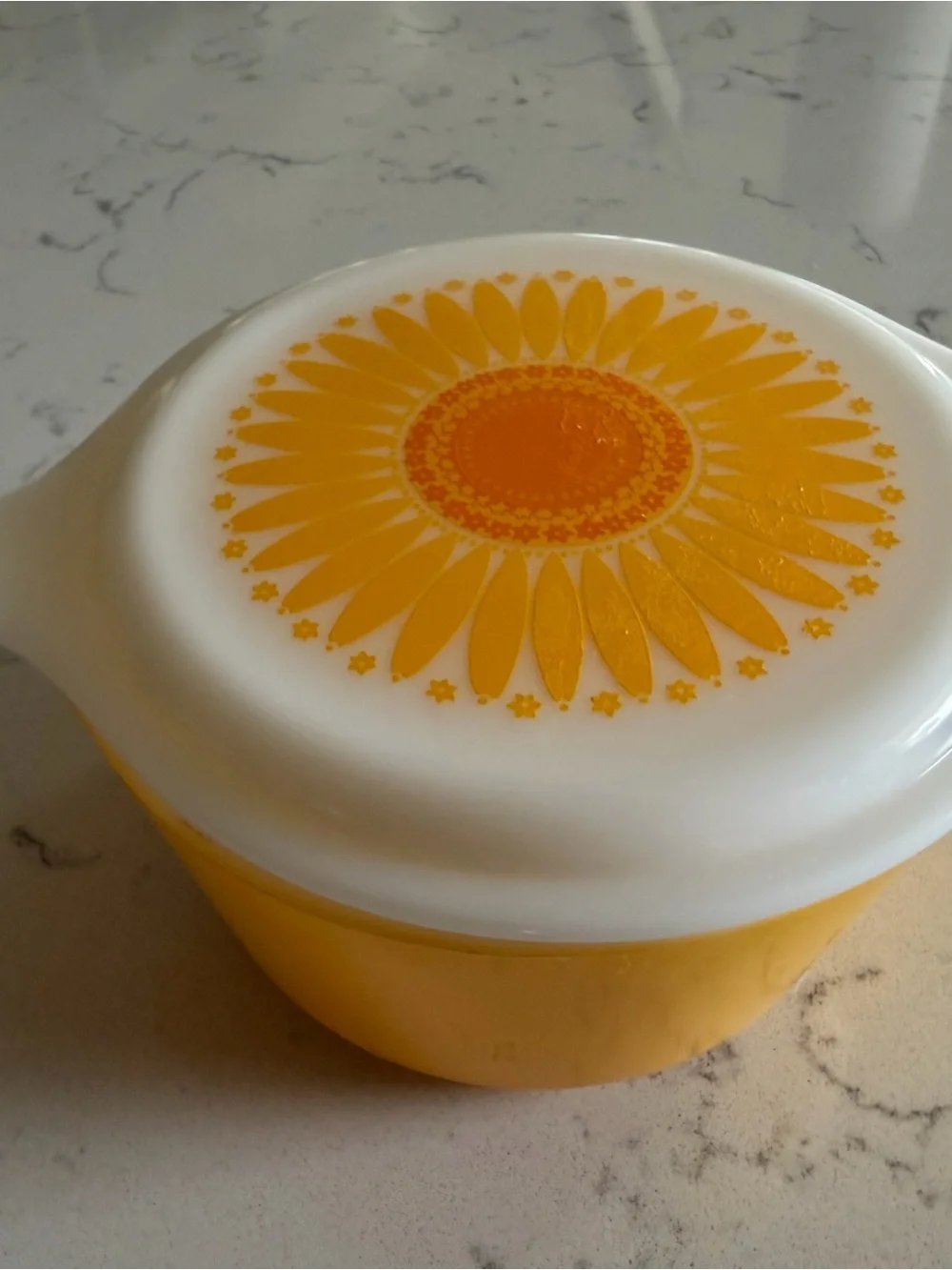 Pyrex Vintage Yellow Sunflower Covered Casserole Dish 1 quart